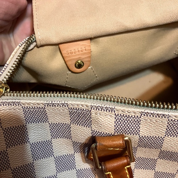 Beautiful Authentic Louis Vuitton Speedy 30 Damier GUC USA 2011 - Picture 9 of 17